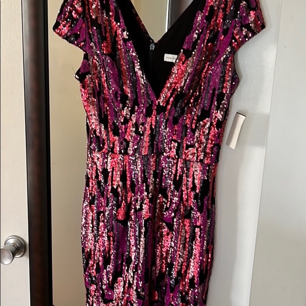 New! DRESS THE POPULATION
Zoe Sequined Bodycon Dress